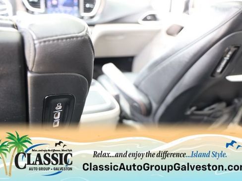 Used 2019 Chrysler Pacifica Touring-L Plus FWD image 30