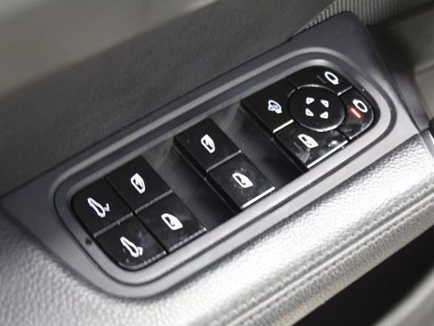 Certified 2020 Porsche Cayenne image 17