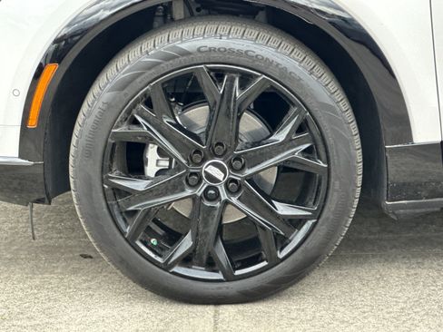 Used 2025 Cadillac Optiq Sport 1 w/ LPO, ONYX Package image 24