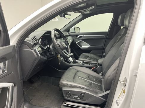 Used 2019 Audi Q3 2.0T Premium image 3