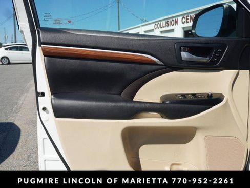Used 2018 Toyota Highlander Limited FWD image 29