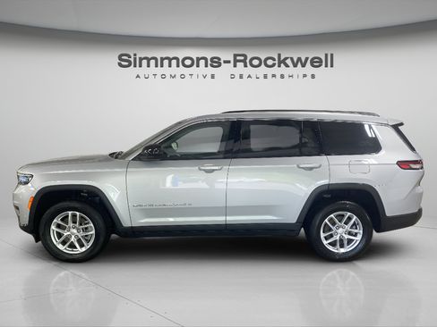 Used 2023 Jeep Grand Cherokee L Laredo AWD/4WD image 2