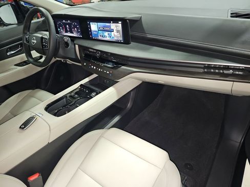 Used 2025 Nissan Murano SV image 16