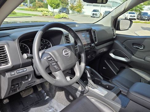 Used 2024 Nissan Frontier SL image 4