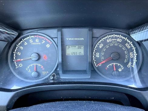Used 2017 Toyota Tacoma SR RWD image 8