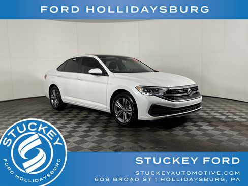 Used 2024 Volkswagen Jetta SE w/ Panoramic Sunroof Package image 1