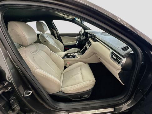 Used 2025 Genesis G70 2.5T AWD/4WD image 32