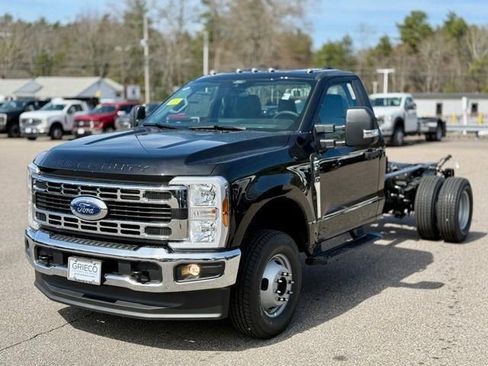 New 2025 Ford F350 XL w/ XL Chrome Package image 9