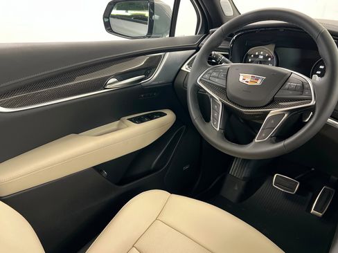 New 2026 Cadillac XT5 Sportv w/ LPO, Floor Liner Package AWD/4WD image 12