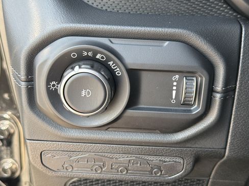 Used 2024 Jeep Wrangler Unlimited Rubicon AWD/4WD image 35