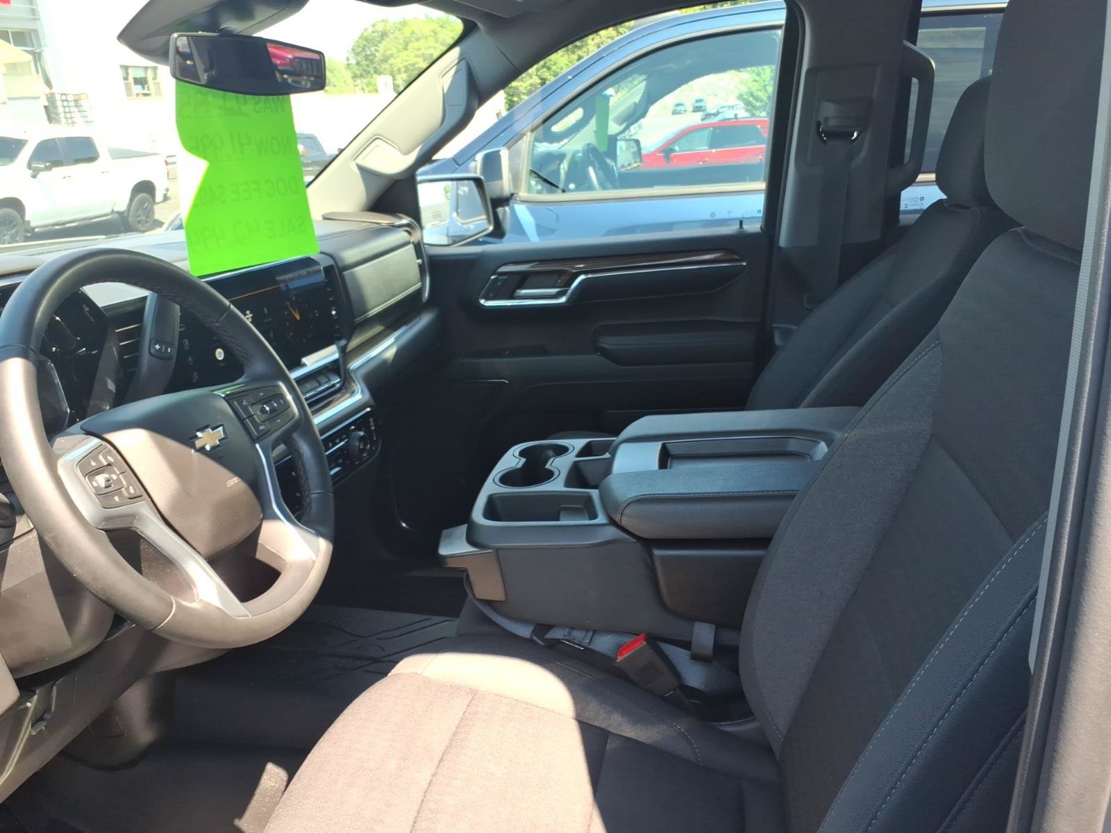 Used 2024 Chevrolet Silverado 1500 LT AWD/4WD image 7