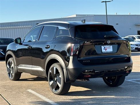 New 2026 Nissan Kicks SR image 7