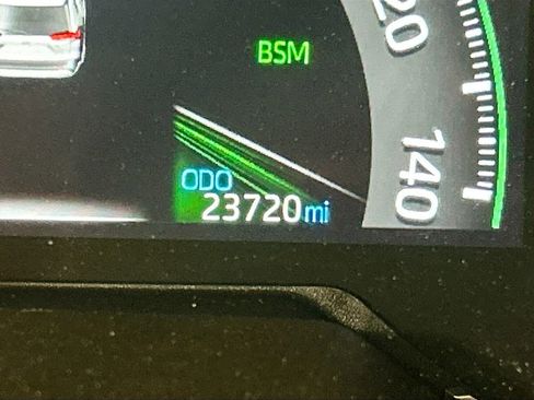 Used 2023 Toyota RAV4 XLE Premium image 10