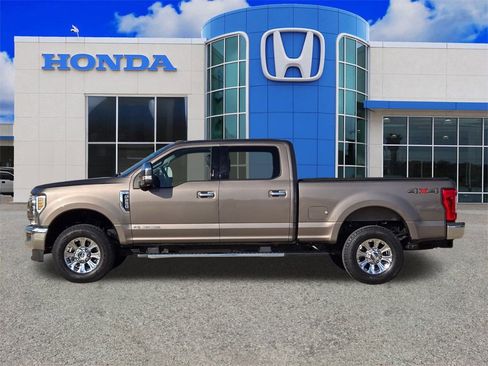 Used 2019 Ford F250 Lariat w/ Chrome Package image 6
