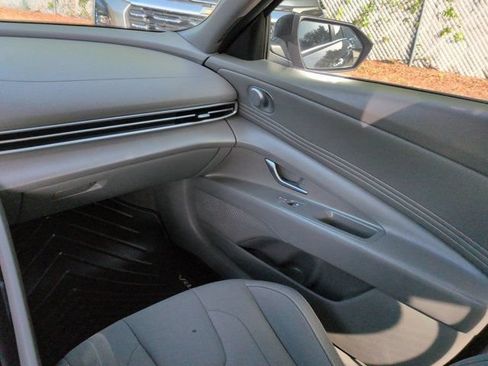 Used 2025 Hyundai Elantra Sport FWD image 15