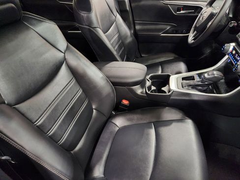 Used 2021 Toyota RAV4 XLE Premium image 32