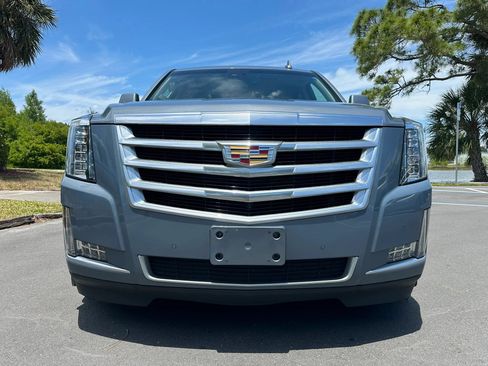 Used 2016 Cadillac Escalade ESV Luxury AWD/4WD image 2