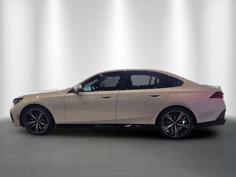 New 2027 BMW 530i xDrive w/ M Sport Package AWD/4WD image 4