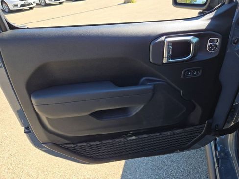 New 2025 Jeep Gladiator Willys image 16