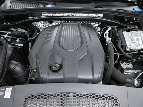Certified 2026 Porsche Macan AWD/4WD image 18
