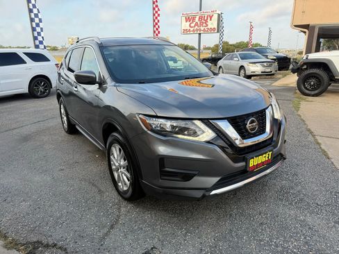 Used 2019 Nissan Rogue SV image 3