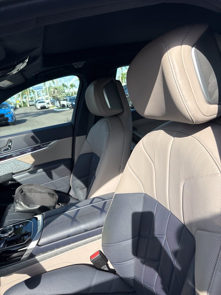 Certified 2024 BMW 760i xDrive AWD/4WD image 5