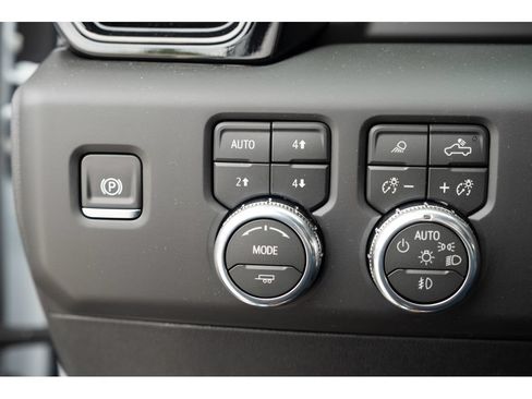 New 2026 GMC Sierra 2500 AT4 w/ AT4 Premium Plus Package AWD/4WD image 32