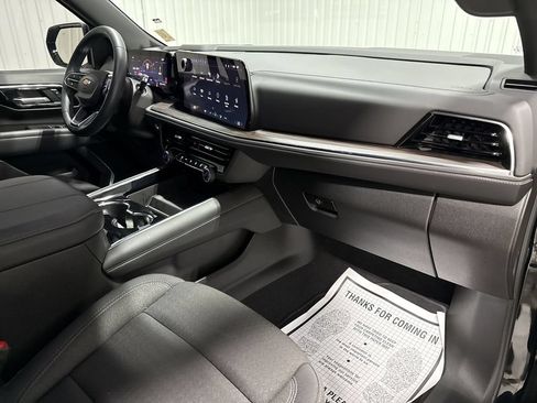 Used 2025 Chevrolet Suburban LS RWD image 30