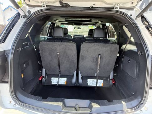 Used 2017 Ford Explorer XLT w/ Equipment Group 202A FWD image 15