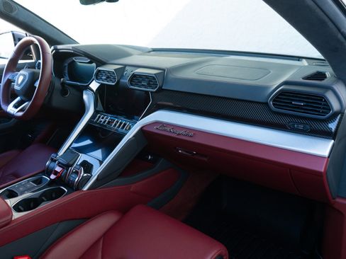 Used 2021 Lamborghini Urus image 18