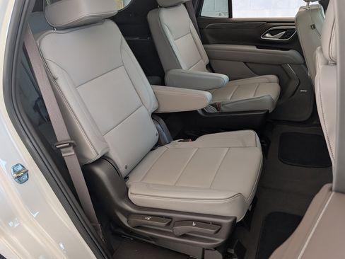 Used 2024 GMC Yukon SLT w/ SLT Premium Package RWD image 24
