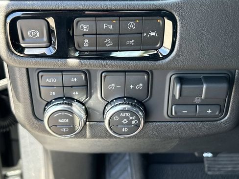 New 2026 GMC Yukon Denali w/ Denali Reserve Package AWD/4WD image 18