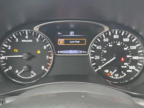 Used 2019 Nissan Pathfinder SV image 34