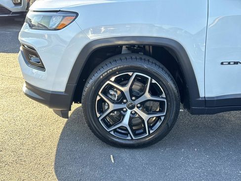 Used 2025 Jeep Compass Limited AWD/4WD image 29