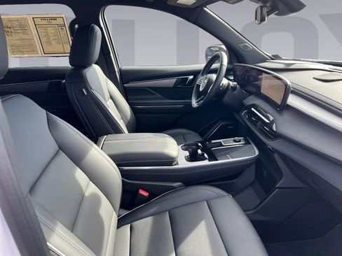 Certified 2025 Buick Enclave Preferred image 17