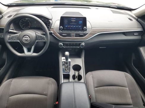 Used 2025 Nissan Altima 2.5 SV FWD image 3