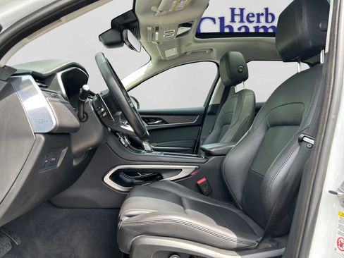 Used 2023 Jaguar F-PACE AWD/4WD image 11
