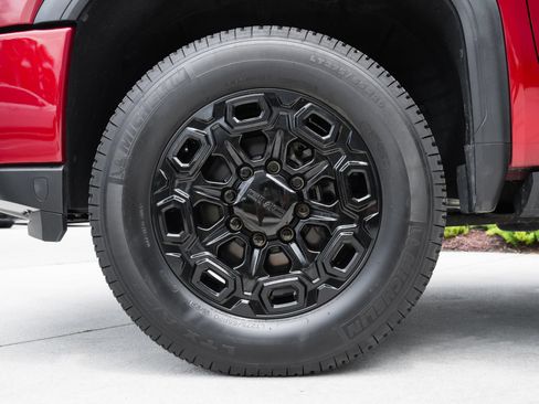 Used 2021 GMC Sierra 2500 AT4 w/ AT4 Premium Plus Package AWD/4WD image 32