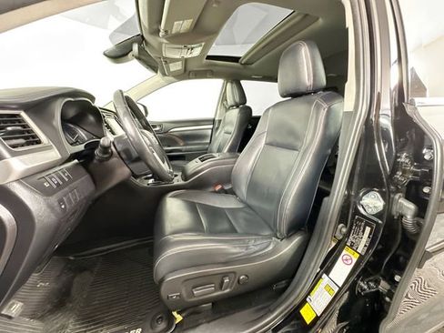 Used 2019 Toyota Highlander XLE w/ Protection Package #3 image 4