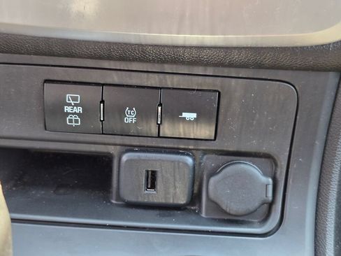 Used 2015 GMC Acadia SLE AWD/4WD image 34