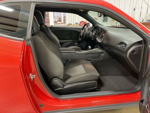 Used 2020 Dodge Challenger SXT RWD image 25