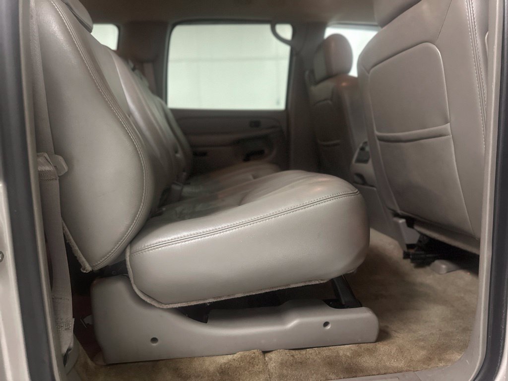 Used 2006 Chevrolet Suburban LS w/ Smart Select Package RWD image 20