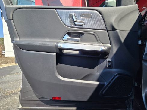 Used 2023 Mercedes-Benz EQB 300 4MATIC w/ Driver Assistance Package image 17