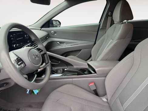 Certified 2023 Hyundai Elantra SE image 9