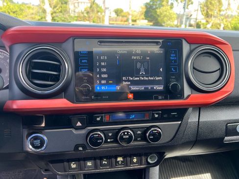 Used 2016 Toyota Tacoma TRD Off-Road image 12