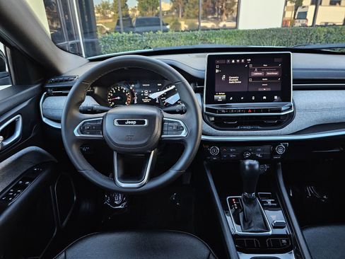 Used 2024 Jeep Compass Latitude image 22