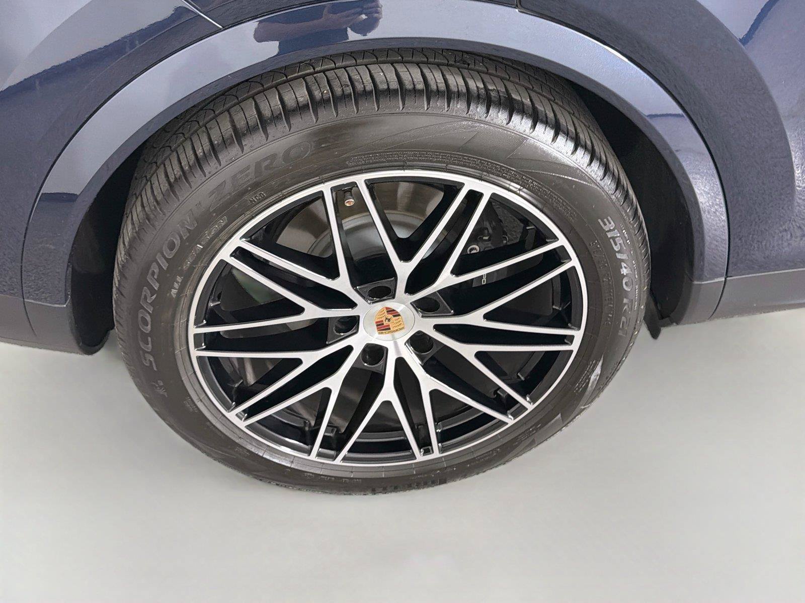 Certified 2025 Porsche Cayenne Coupe AWD/4WD image 13