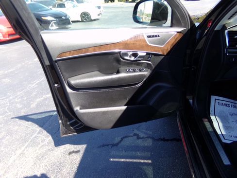 Used 2016 Volvo XC90 T6 Momentum w/ Momentum Plus Package image 13