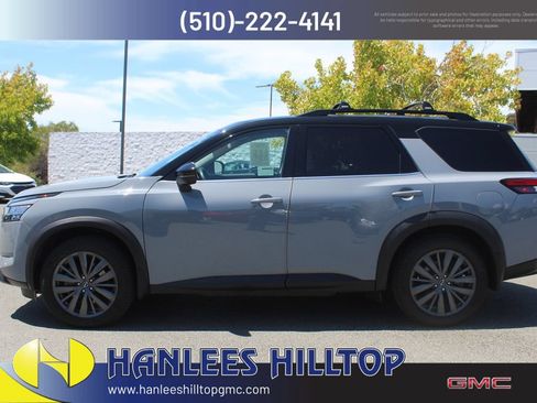 Used 2022 Nissan Pathfinder SL w/ SL Premium Package FWD image 2