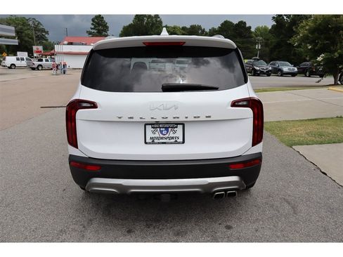 Used 2022 Kia Telluride S FWD image 4